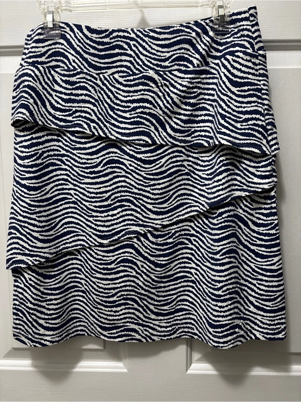 McLaughlin Stretchy Navy and White Tiered Wave-Print mini Skirt Like New
